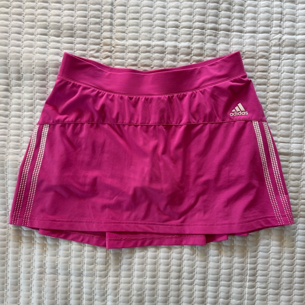 Pink climalite adidas tennis skort. Built in shorts. Subtle back pleats. Pretty!